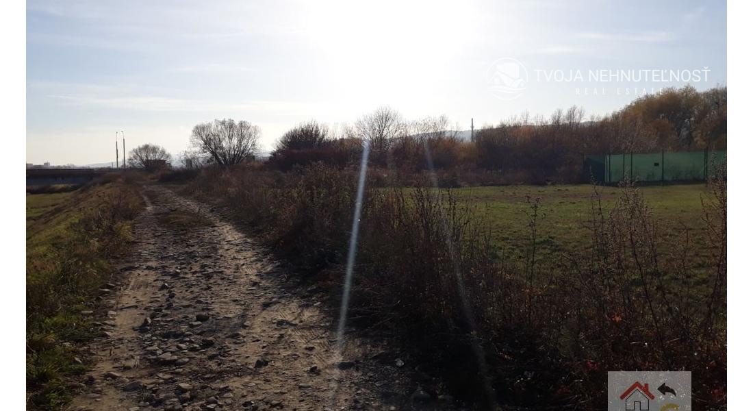 Prenájom pozemku 1400 m2, Pod Táborom, medzi autobazárom KIA a riekou Sekčov