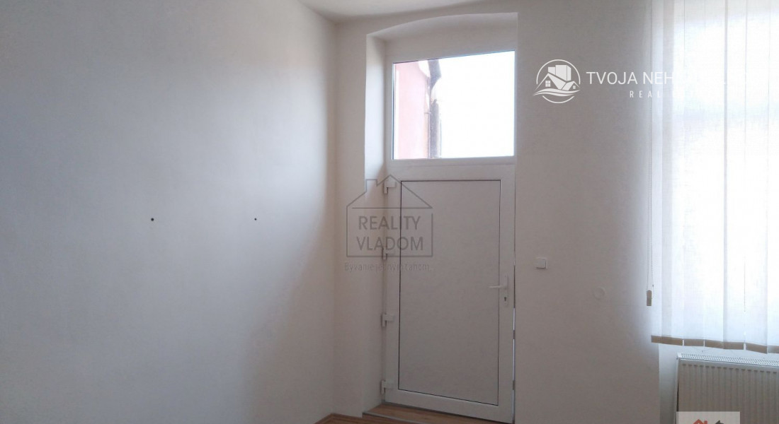 3 priechodzie kancelárie k prenájmu v centre Prešova.