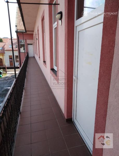 3 priechodzie kancelárie k prenájmu v centre Prešova.