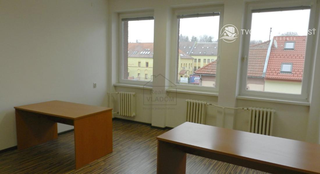 2 zariadené kancelárie, plocha 41 m2, v centre mesta.