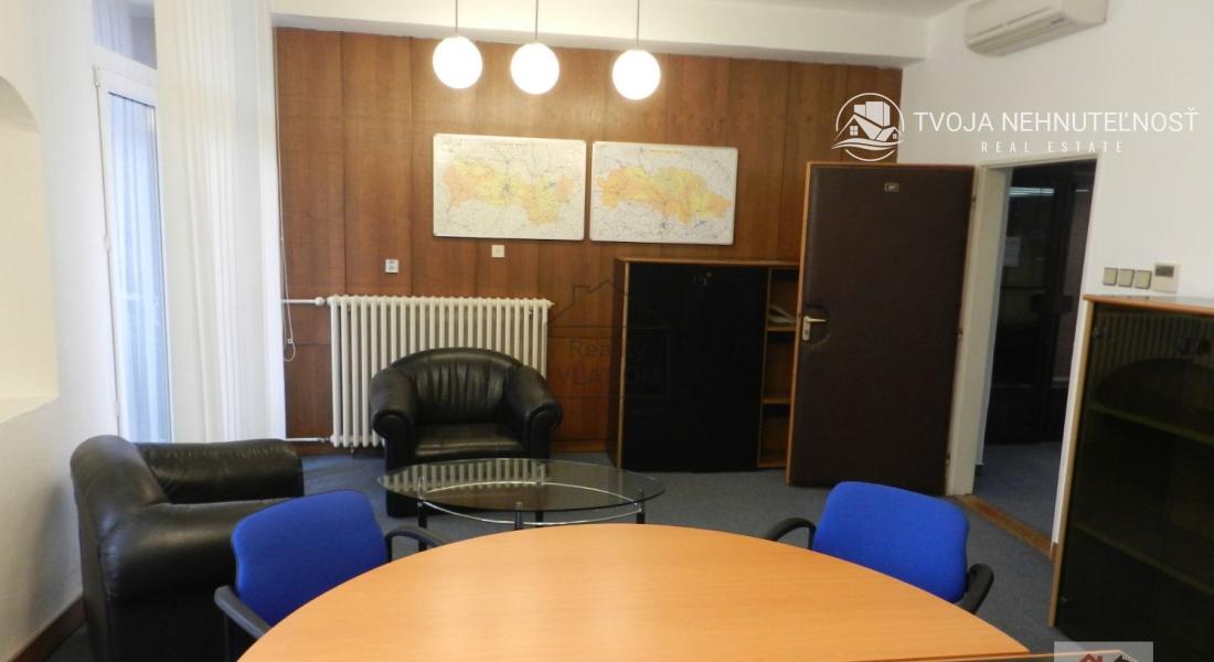 Administratívne priestory s klimatizáciou, plocha 73 m2.