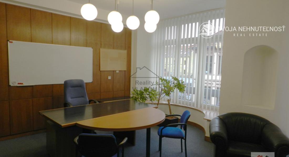 Administratívne priestory s klimatizáciou, plocha 73 m2.