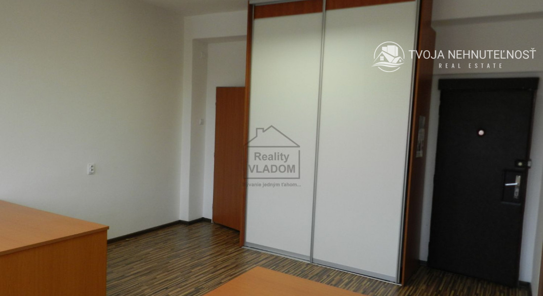 2 zariadené kancelárie, plocha 41 m2, v centre mesta.