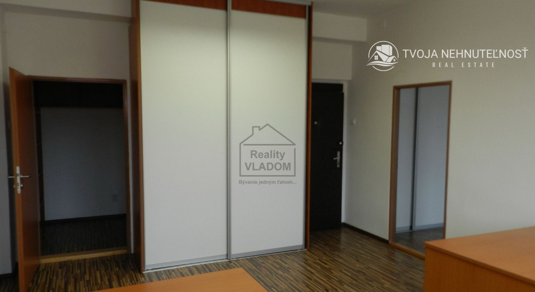 2 zariadené kancelárie, plocha 41 m2, v centre mesta.