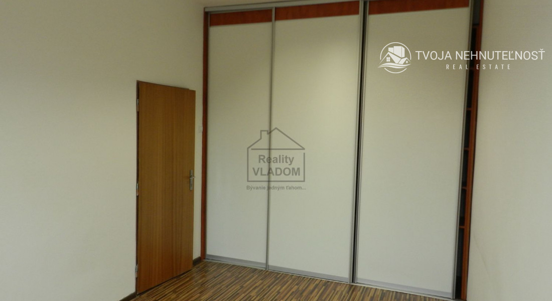 2 zariadené kancelárie, plocha 41 m2, v centre mesta.