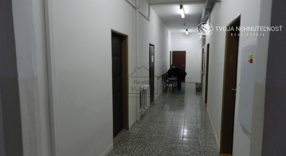 2 zariadené kancelárie, plocha 41 m2, v centre mesta.