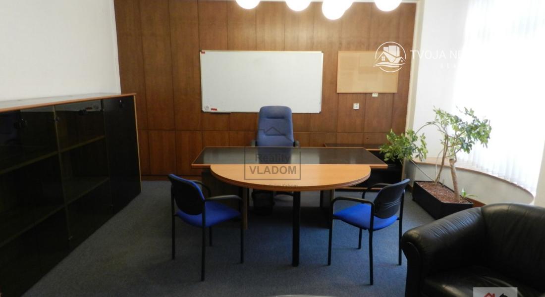 Administratívne priestory s klimatizáciou, plocha 73 m2.