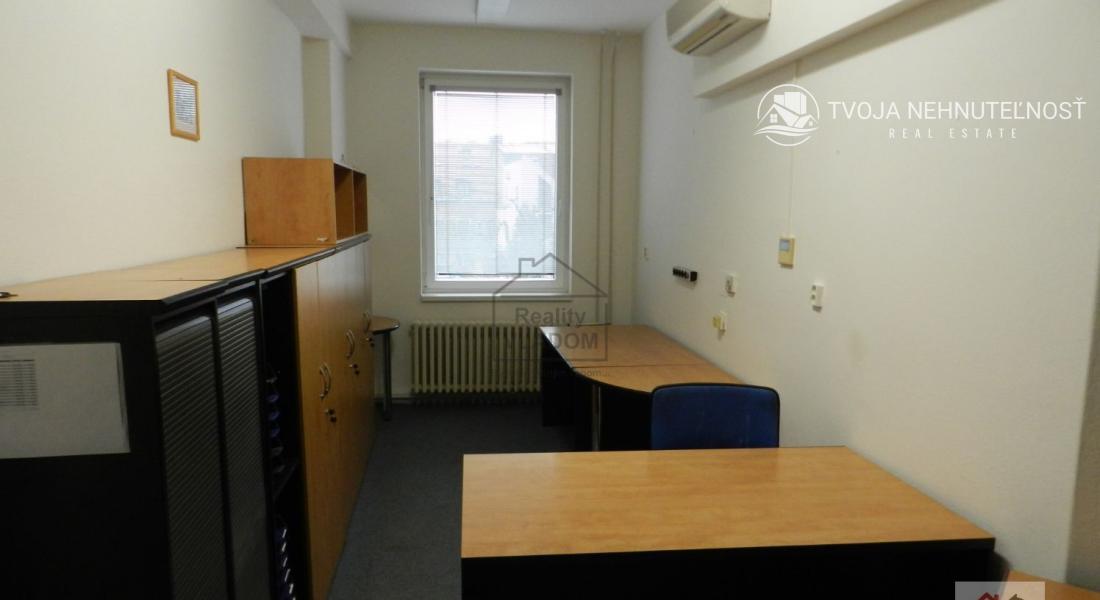 Administratívne priestory s klimatizáciou, plocha 73 m2.