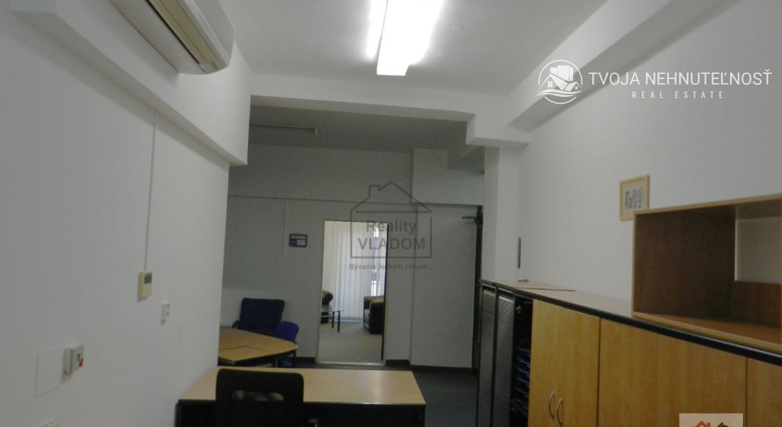 Administratívne priestory s klimatizáciou, plocha 73 m2.