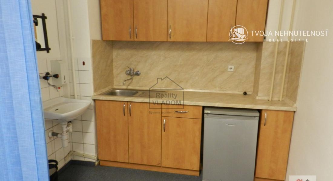 Administratívne priestory s klimatizáciou, plocha 73 m2.