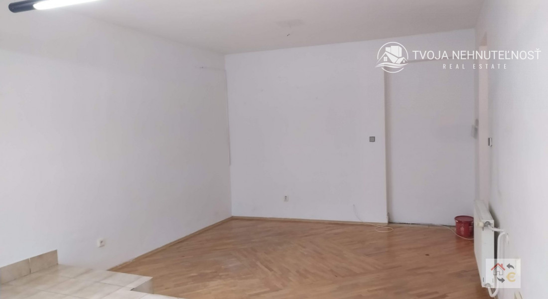 Prenájom obchodných priestorov 42 m2 Šafárikova ulica