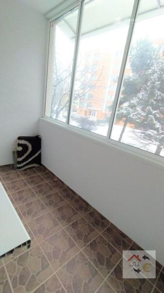 Voľný od 1.9.2024 - Krásny 2 izbový byt s balkónom v centre mesta, komplet rekonštrukcia, zariadený