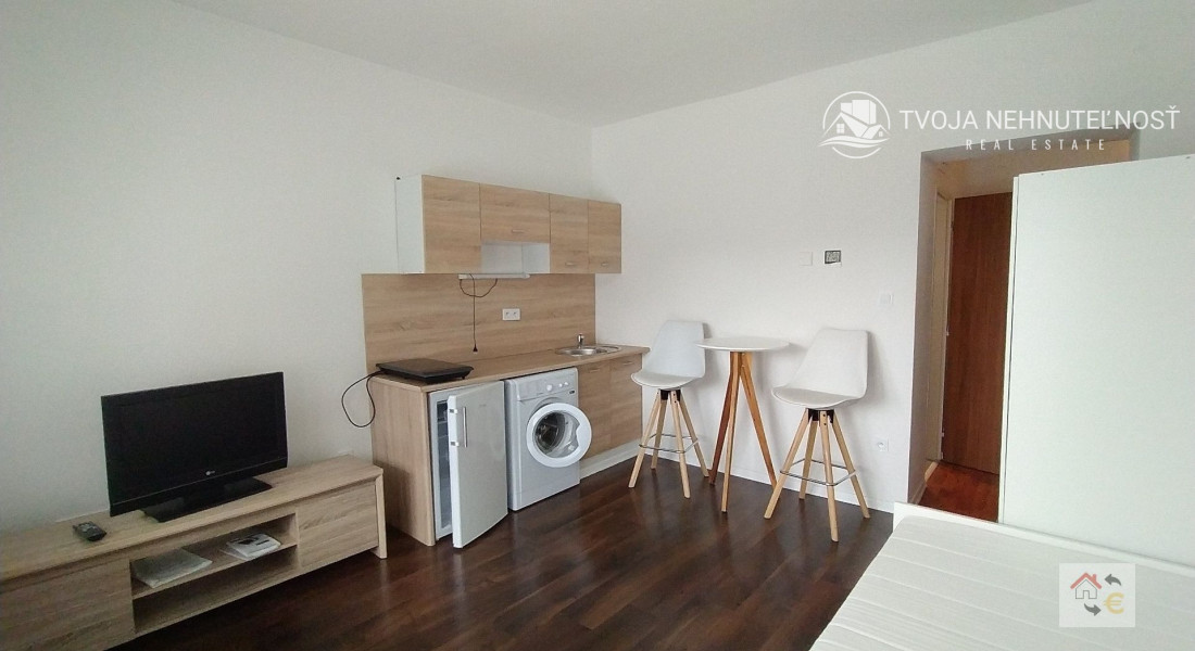 Prenajatá do 1.9.2024....garsónka s loggiou 24 m2 komplet rekonštrukcia, plne zariadená