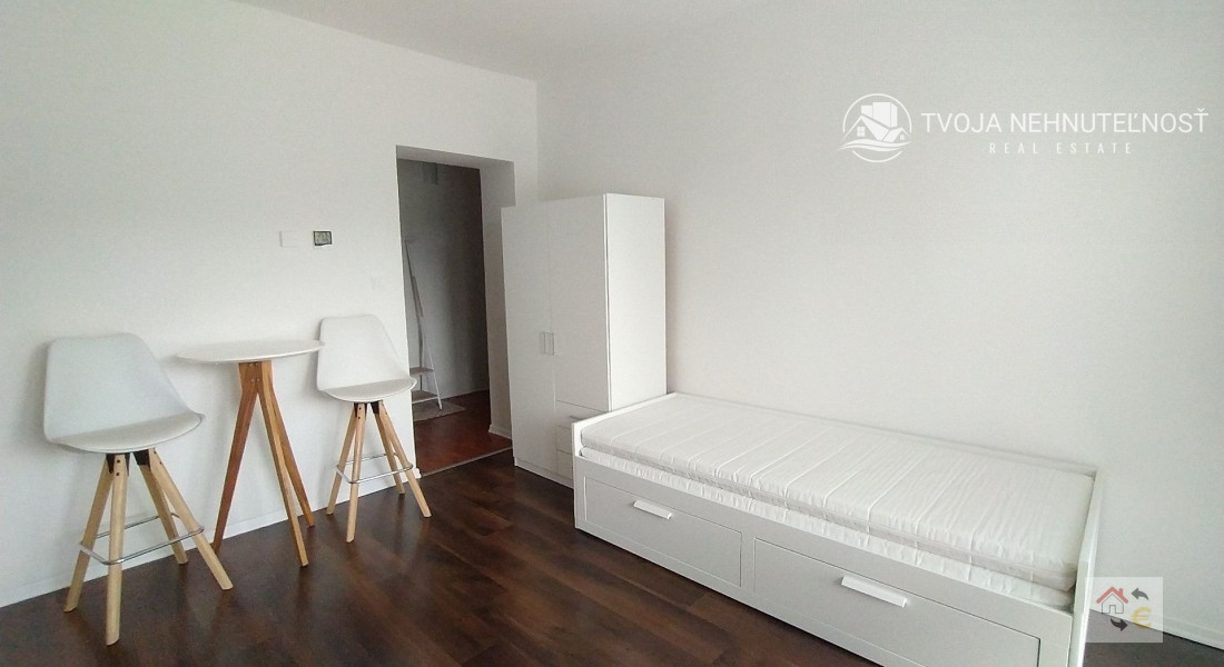 Prenajatá do 1.9.2024....garsónka s loggiou 24 m2 komplet rekonštrukcia, plne zariadená