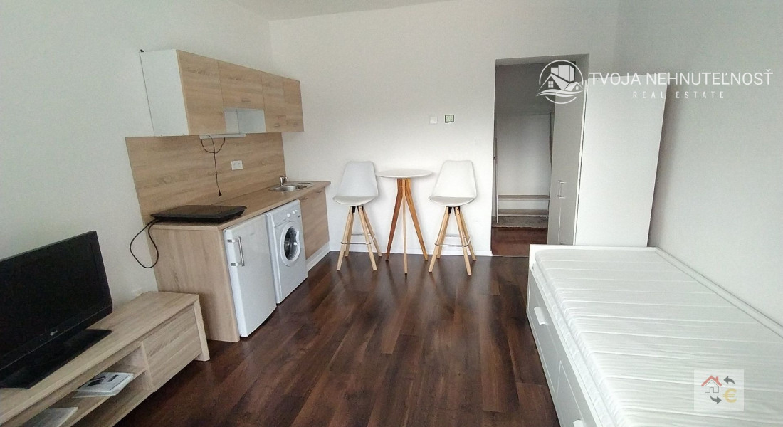 Prenajatá do 1.9.2024....garsónka s loggiou 24 m2 komplet rekonštrukcia, plne zariadená