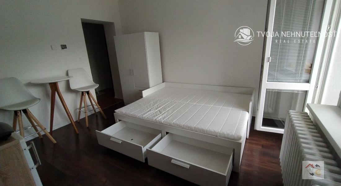 Prenajatá do 1.9.2024....garsónka s loggiou 24 m2 komplet rekonštrukcia, plne zariadená