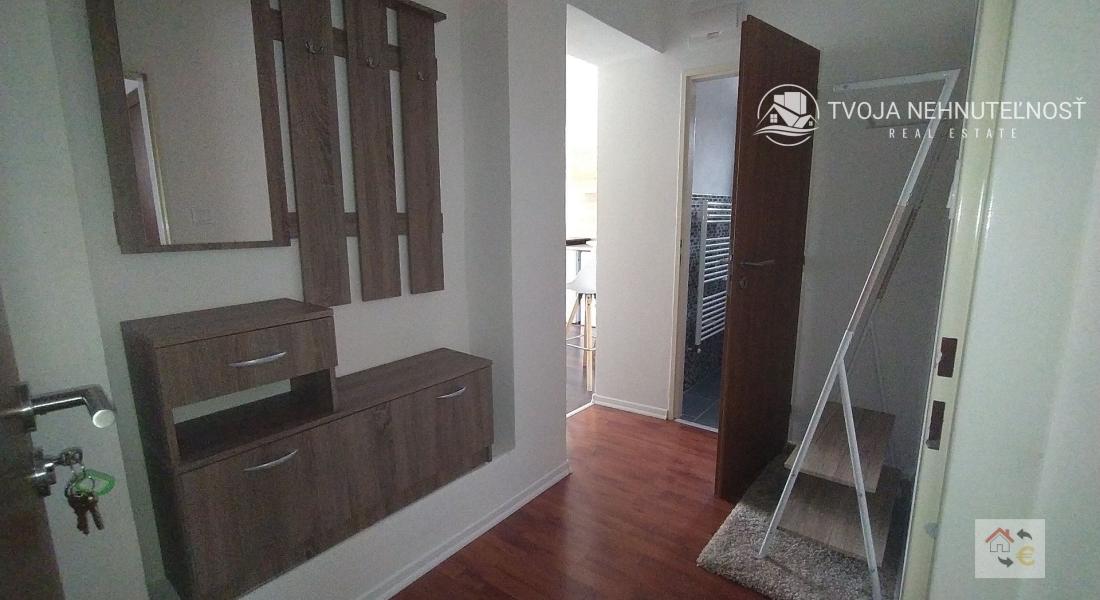 Prenajatá do 1.9.2024....garsónka s loggiou 24 m2 komplet rekonštrukcia, plne zariadená