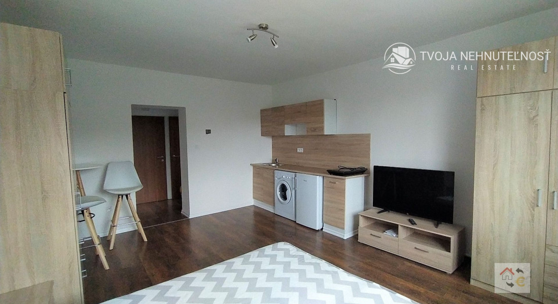 Prenajatý do 1.8.2024...Prenajatý do 1.9.2024...1 izbový byt s kuchynským kútom, komplet rekonštrukcia, plne zariadený