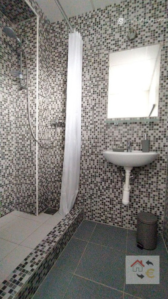 Prenajatý do 1.8.2024...Prenajatý do 1.9.2024...1 izbový byt s kuchynským kútom, komplet rekonštrukcia, plne zariadený