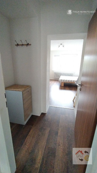 Prenajatý do 1.8.2024...Prenajatý do 1.9.2024...1 izbový byt s kuchynským kútom, komplet rekonštrukcia, plne zariadený