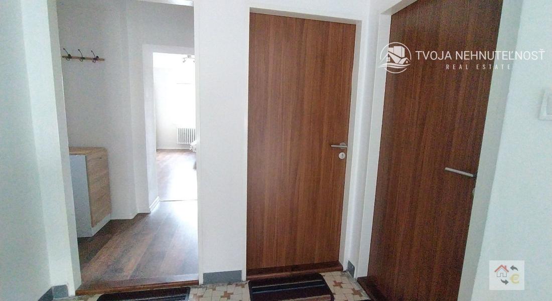 Prenajatý do 1.8.2024...Prenajatý do 1.9.2024...1 izbový byt s kuchynským kútom, komplet rekonštrukcia, plne zariadený