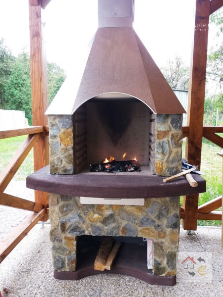 Prenajatý do 1.8.2024...Prenajatý do 1.9.2024...1 izbový byt s kuchynským kútom, komplet rekonštrukcia, plne zariadený