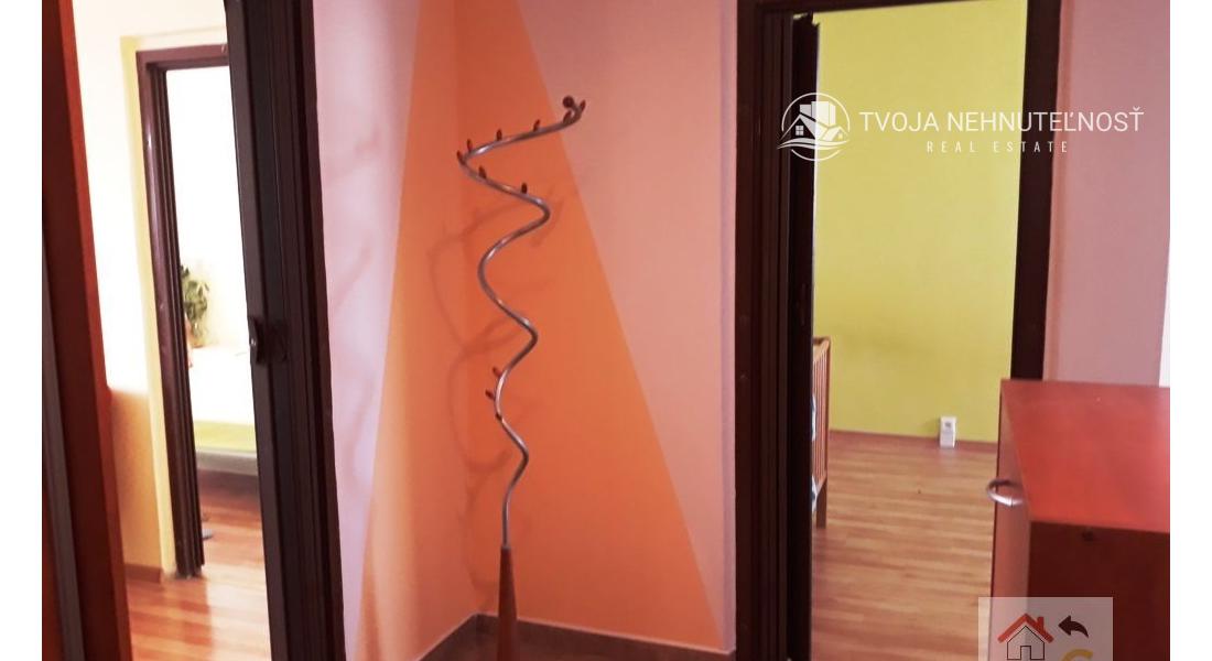 Prenajatý do 1.11.2025...Zrekonštruovaný zariadený 3 izbový byt Sekčov