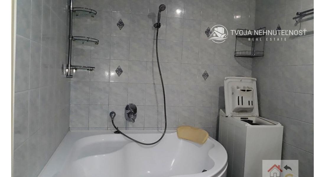 Prenajatý do 1.11.2025...Zrekonštruovaný zariadený 3 izbový byt Sekčov