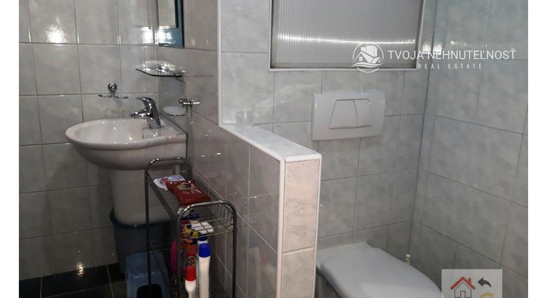 Prenajatý do 1.11.2025...Zrekonštruovaný zariadený 3 izbový byt Sekčov