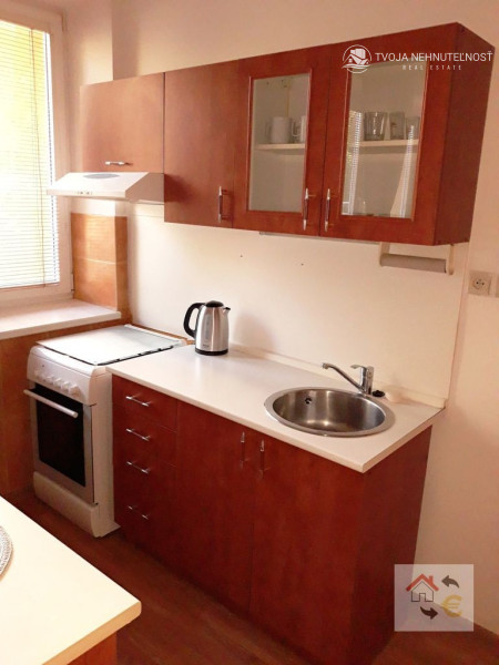 Voľný od 1.12.2025... 2 izbový byt s parkovacím miestom Budovateľská Prešov - zariadený