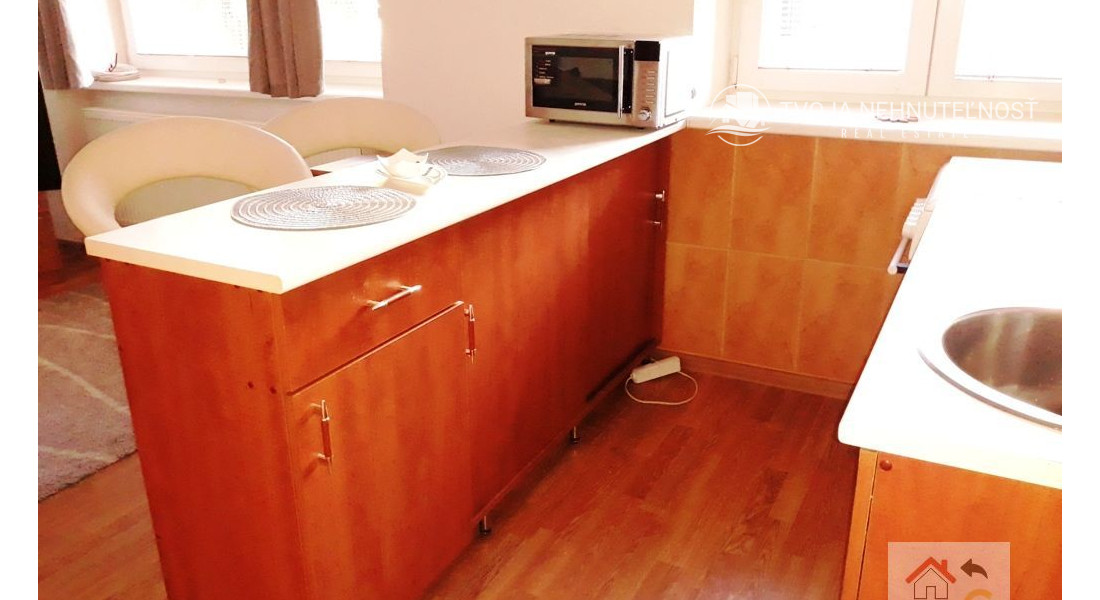 Voľný od 1.12.2025... 2 izbový byt s parkovacím miestom Budovateľská Prešov - zariadený