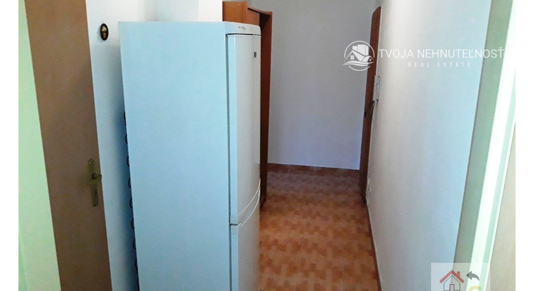 Voľný od 1.12.2025... 2 izbový byt s parkovacím miestom Budovateľská Prešov - zariadený