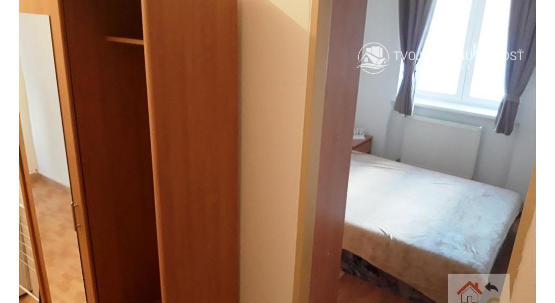 Voľný od 1.12.2025... 2 izbový byt s parkovacím miestom Budovateľská Prešov - zariadený