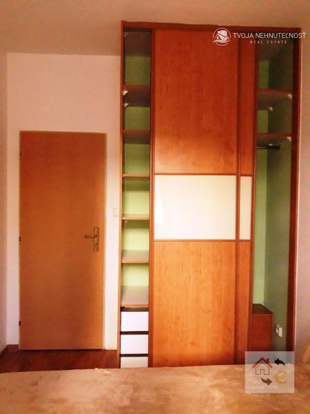 Voľný od 1.12.2025... 2 izbový byt s parkovacím miestom Budovateľská Prešov - zariadený