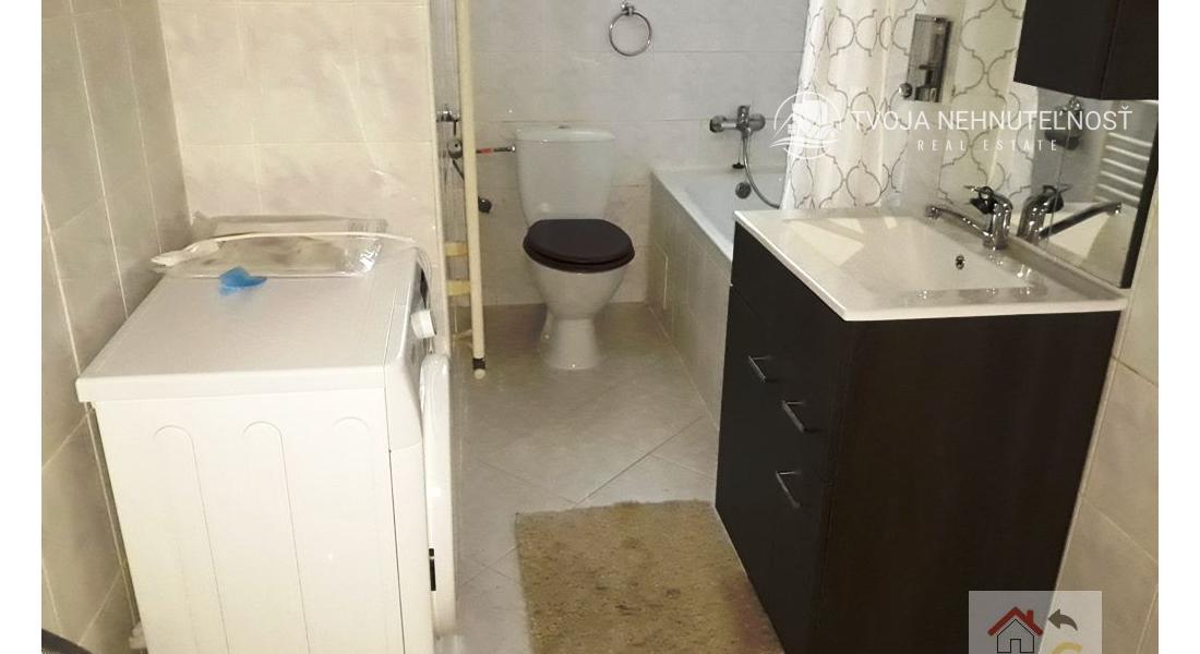 Voľný od 1.12.2025... 2 izbový byt s parkovacím miestom Budovateľská Prešov - zariadený