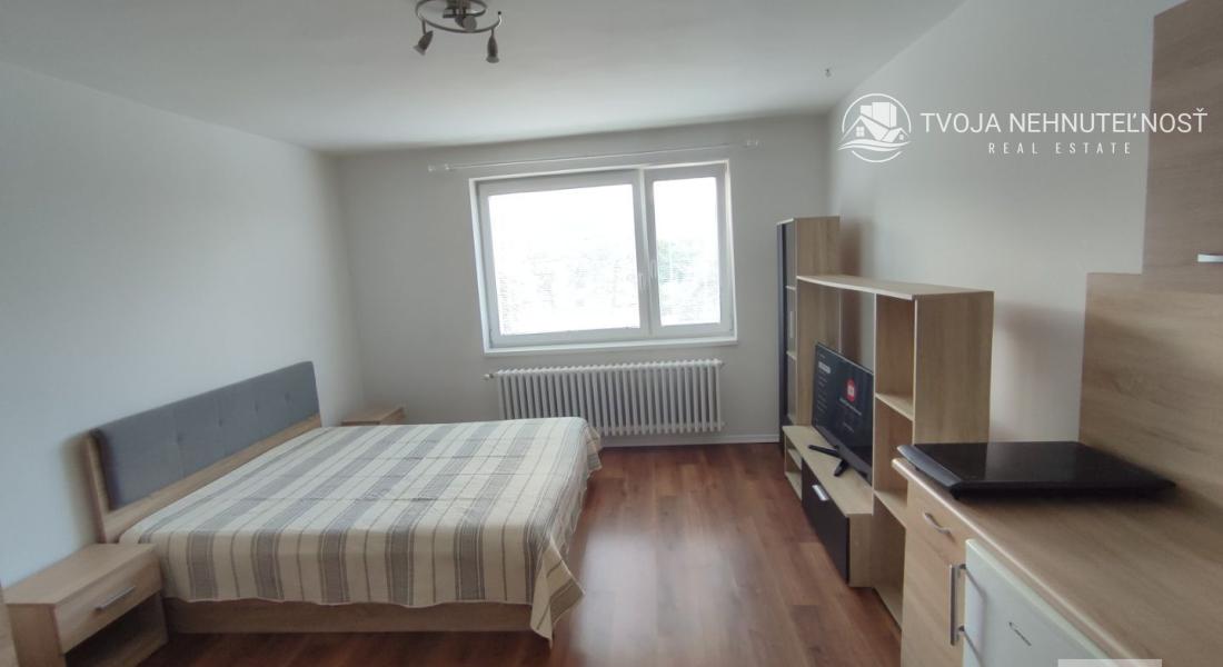 Prenajatý do 1.9.2024...Prenájom 1 izbový byt s kuchynským kútom, komplet rekonštrukcia, plne zariadený