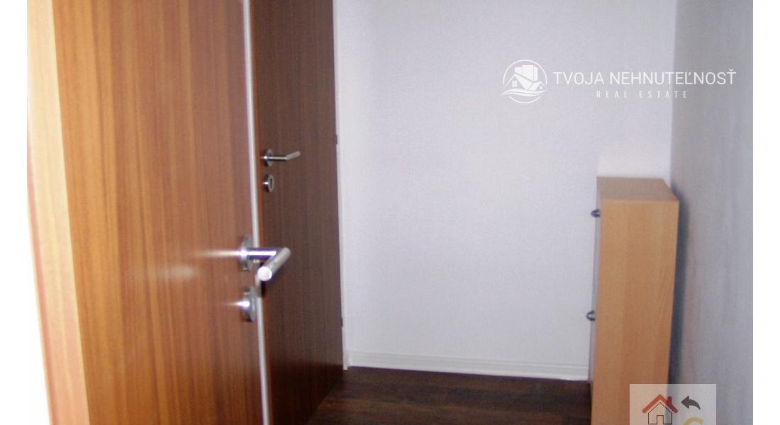 Prenajatý do 1.9.2024...Prenájom 1 izbový byt s kuchynským kútom, komplet rekonštrukcia, plne zariadený