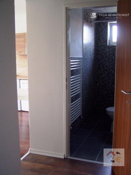 Prenajatý do 1.9.2024...Prenájom 1 izbový byt s kuchynským kútom, komplet rekonštrukcia, plne zariadený