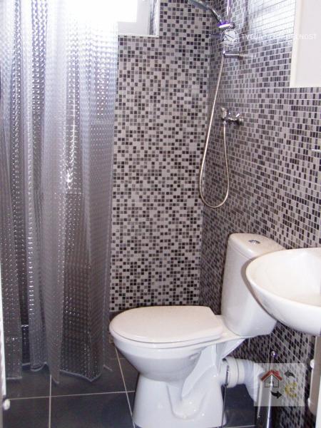 Prenajatý do 1.9.2024...Prenájom 1 izbový byt s kuchynským kútom, komplet rekonštrukcia, plne zariadený