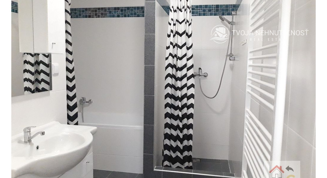 Voľný ihneď... priestranný bezbariérový 4 izbový byt s terasou v priamom centre Prešova, Františkánske námestie