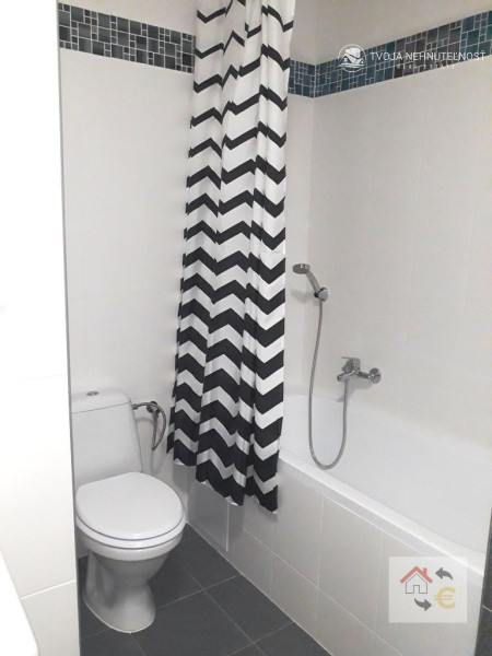 Voľný ihneď... priestranný bezbariérový 4 izbový byt s terasou v priamom centre Prešova, Františkánske námestie