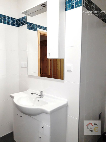 Voľný ihneď... priestranný bezbariérový 4 izbový byt s terasou v priamom centre Prešova, Františkánske námestie