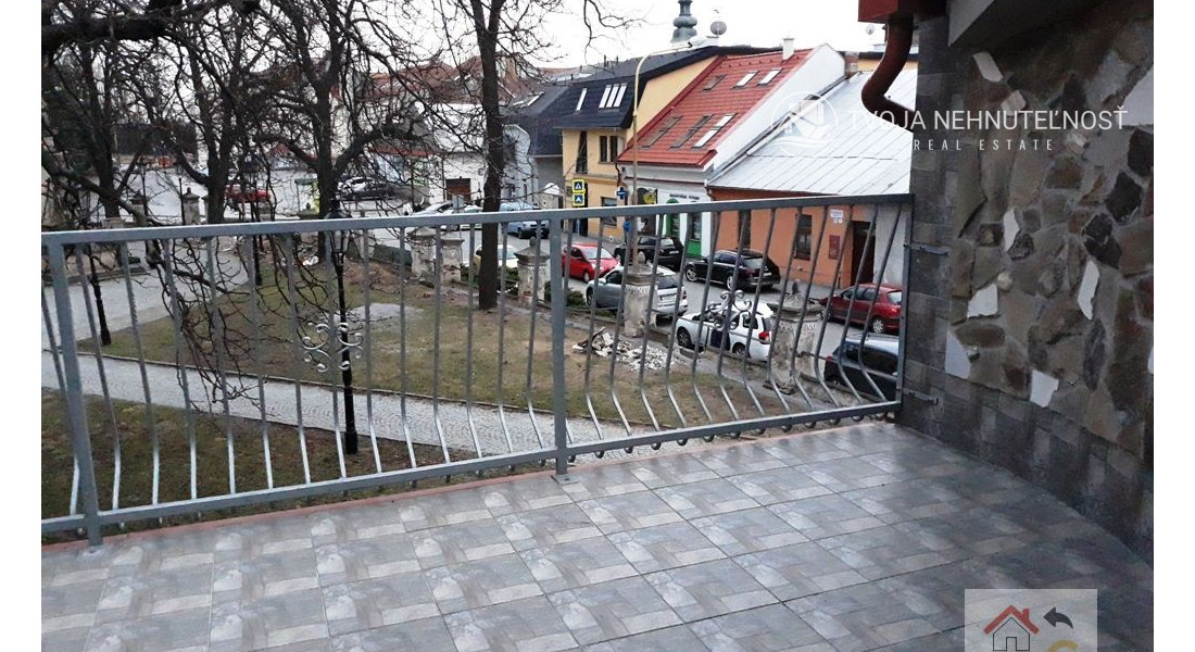 Voľný ihneď... priestranný bezbariérový 4 izbový byt s terasou v priamom centre Prešova, Františkánske námestie