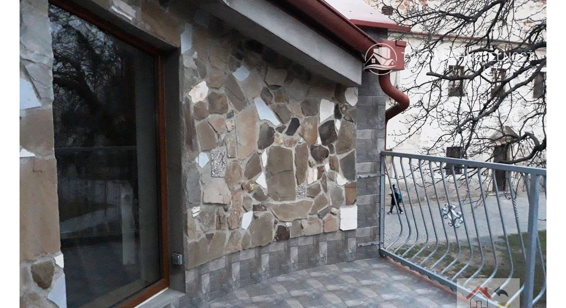 Voľný ihneď... priestranný bezbariérový 4 izbový byt s terasou v priamom centre Prešova, Františkánske námestie