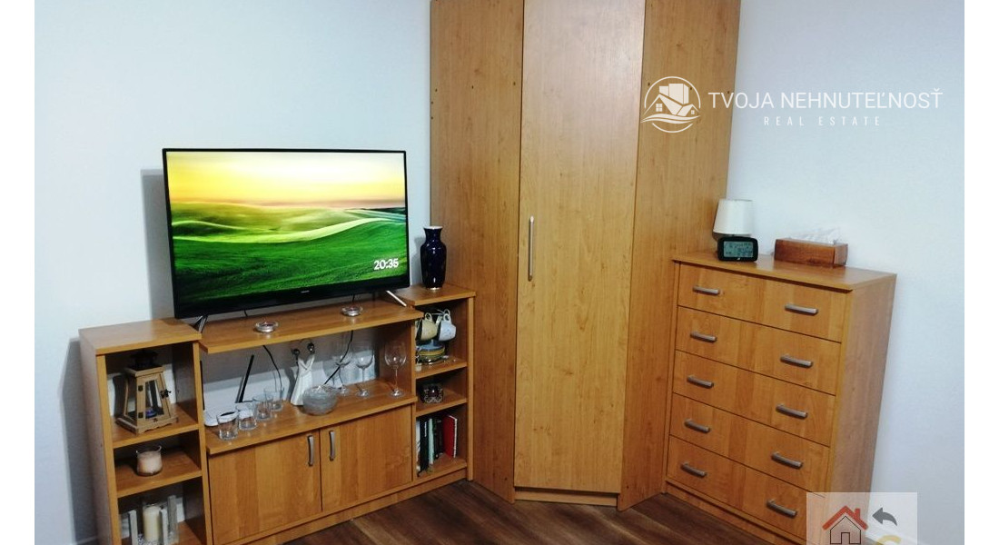 Prenajatý do 1.9.2026...Prenájom 1 izbový byt s kuchynským kútom, komplet rekonštrukcia, plne zariadený