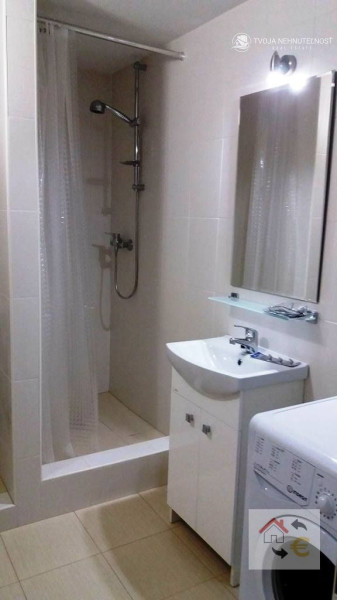 Prenajatý do 1.9.2026...Prenájom 1 izbový byt s kuchynským kútom, komplet rekonštrukcia, plne zariadený