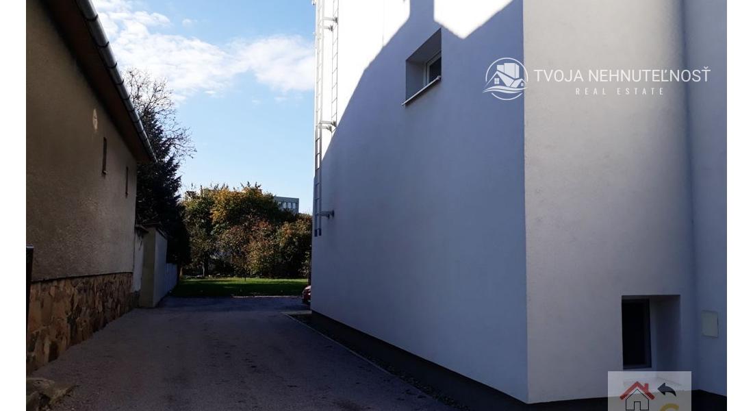 Prenajatý do 1.9.2026...Prenájom 1 izbový byt s kuchynským kútom, komplet rekonštrukcia, plne zariadený