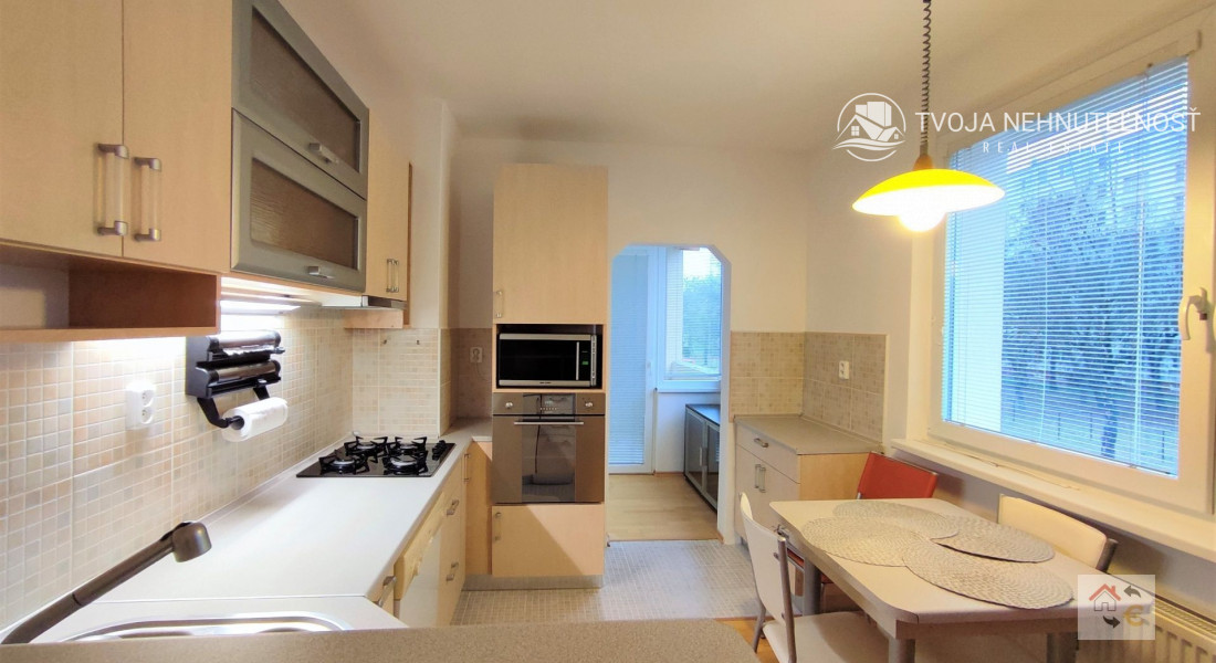 Krásny svetlý a vzdušný 3 izbový kompletne zariadený byt, plne vybavený s loggiou Tomášikova