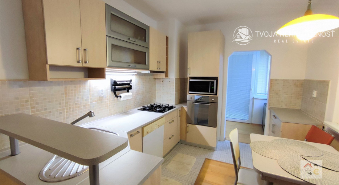 Krásny svetlý a vzdušný 3 izbový kompletne zariadený byt, plne vybavený s loggiou Tomášikova