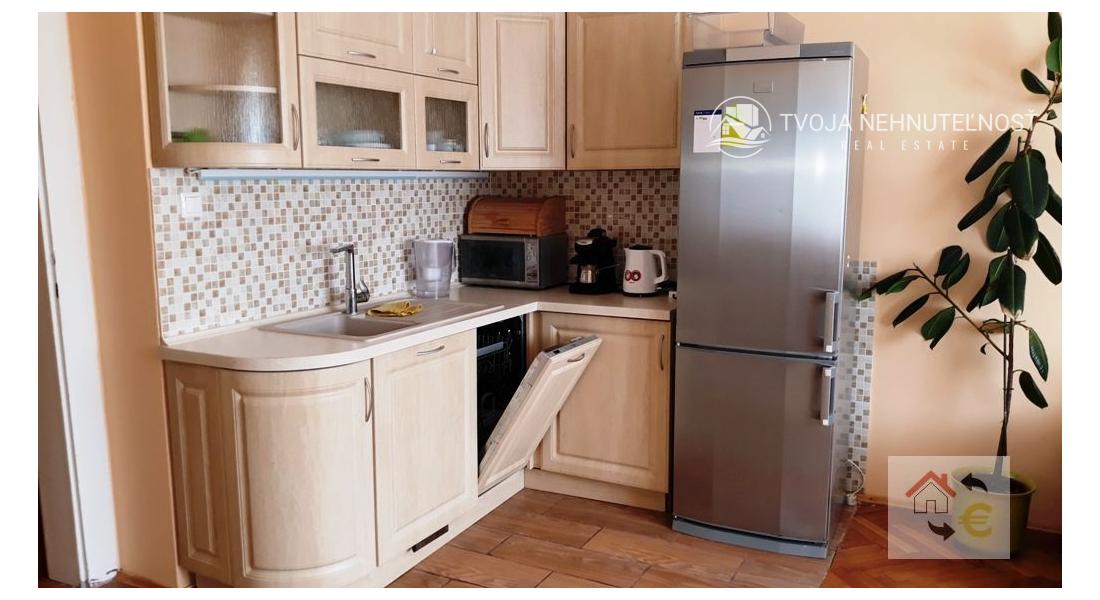 Prenajatý do 1.9.2026... Priestranný tehlový 3 izbový byt v centre mesta, zariadený